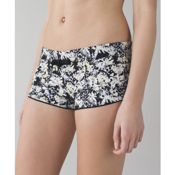 Lululemon Reversible Beach Water Shorts 6 NWOT - Picture 2 of 14